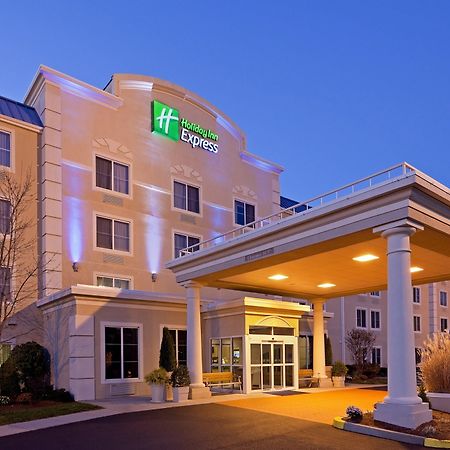 Holiday Inn Express Boston-Milford By Ihg Exterior photo