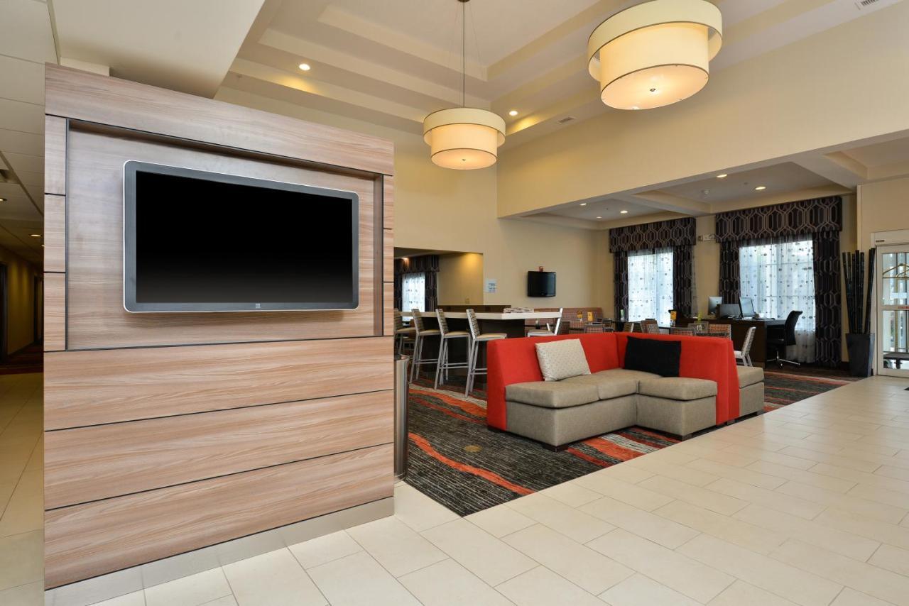 Holiday Inn Express Boston-Milford By Ihg Exterior photo