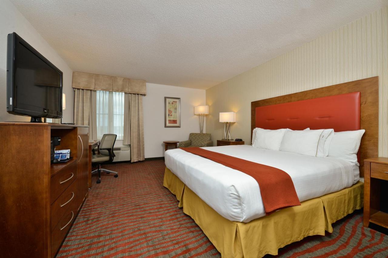 Holiday Inn Express Boston-Milford By Ihg Exterior photo
