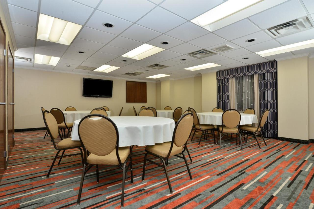 Holiday Inn Express Boston-Milford By Ihg Exterior photo