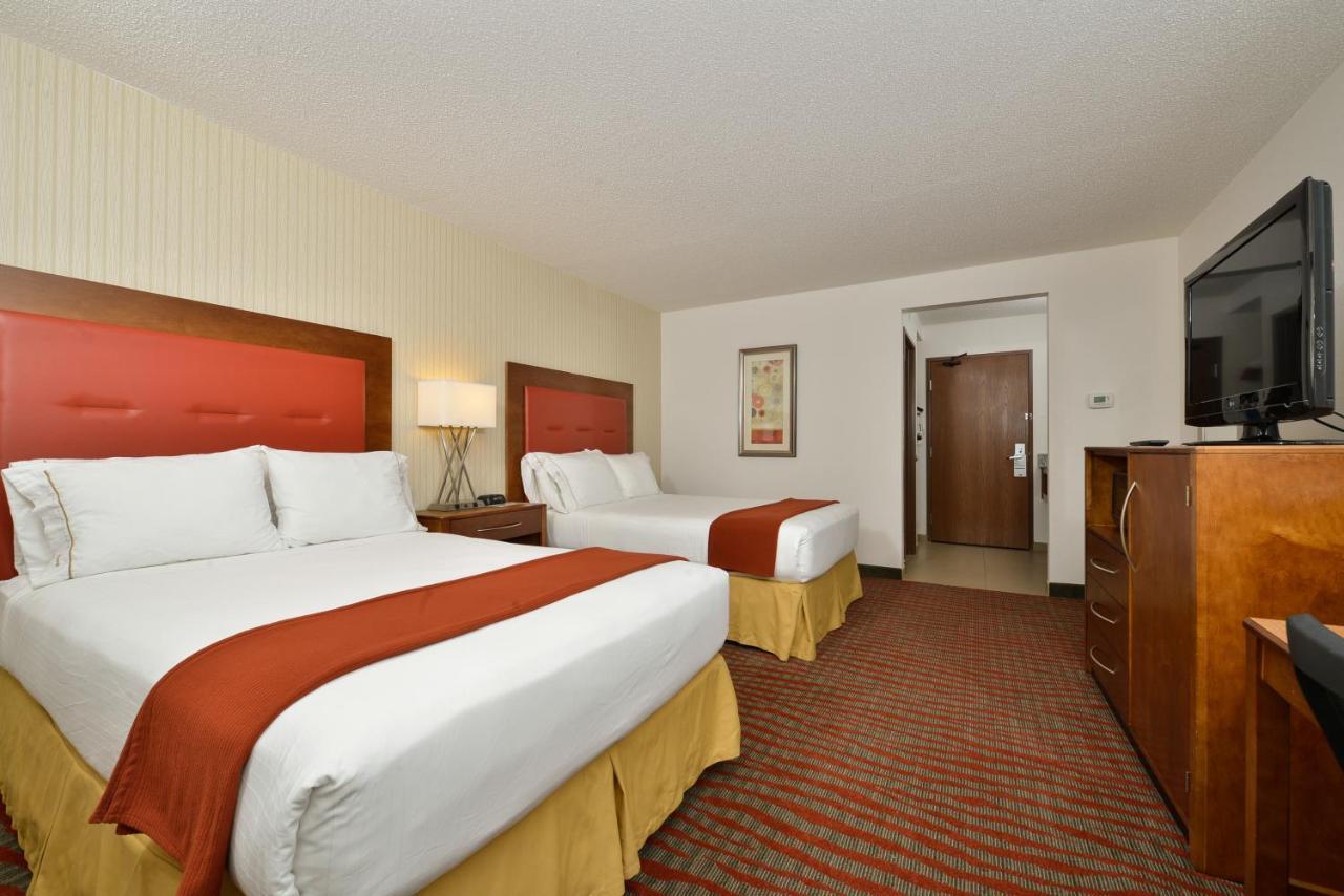 Holiday Inn Express Boston-Milford By Ihg Exterior photo