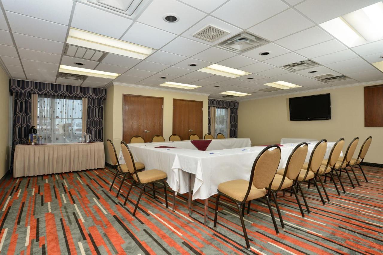 Holiday Inn Express Boston-Milford By Ihg Exterior photo