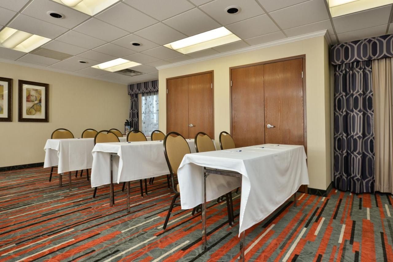 Holiday Inn Express Boston-Milford By Ihg Exterior photo