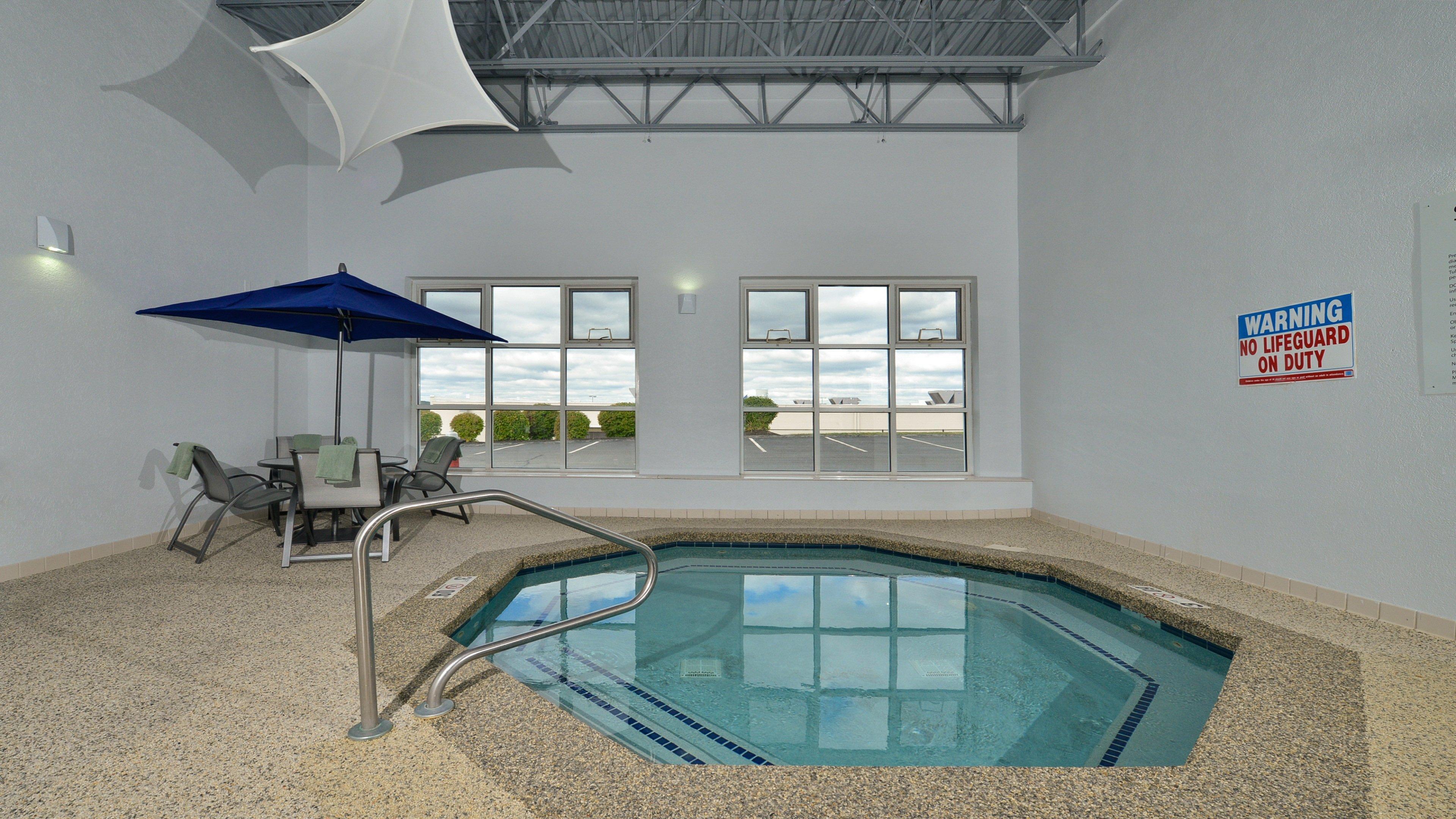 Holiday Inn Express Boston-Milford By Ihg Exterior photo