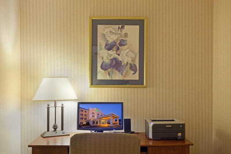 Holiday Inn Express Boston-Milford By Ihg Facilities photo