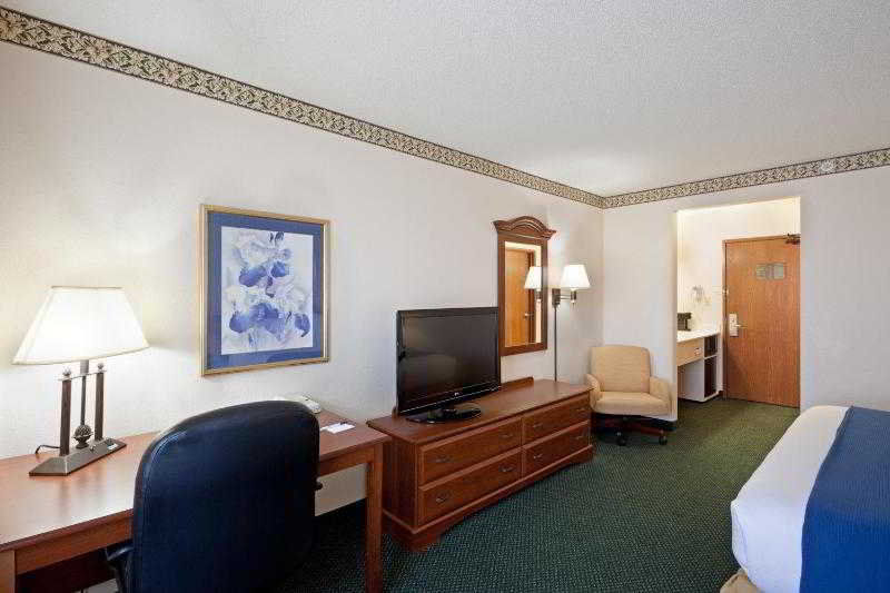 Holiday Inn Express Boston-Milford By Ihg Room photo