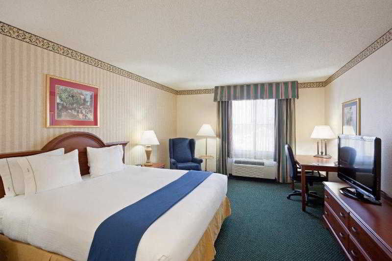 Holiday Inn Express Boston-Milford By Ihg Room photo