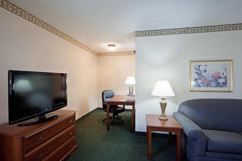 Holiday Inn Express Boston-Milford By Ihg Room photo